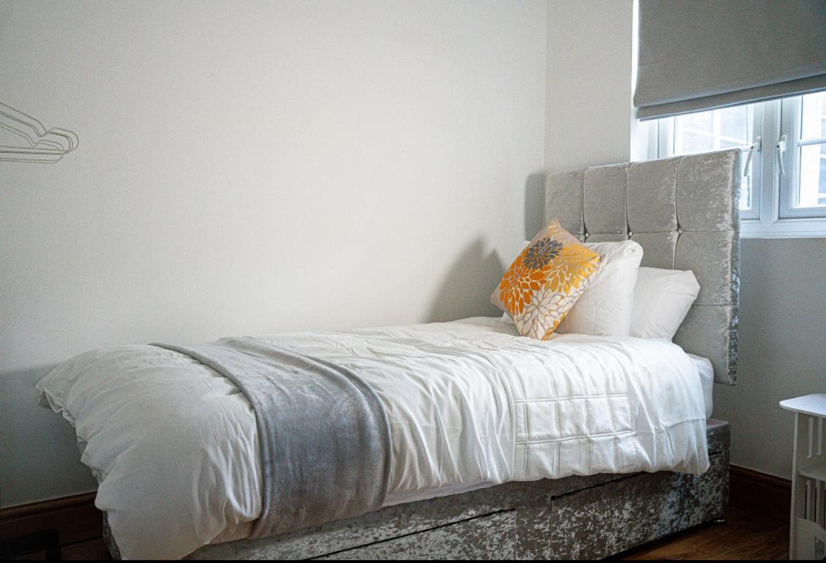 Away From - Spacious 3 Bed Apartamento *